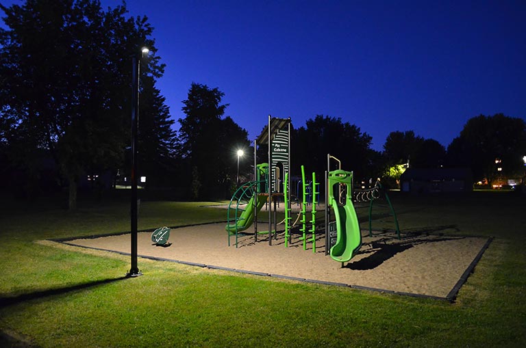 Solar luminaire for playground Canada